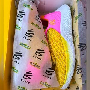 Under Armour Curry 9 Sesame Street “Big Bird” Size 16